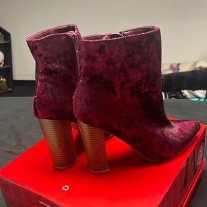 NEVER WORN SIZE 6 1/2 MAROON SUEDE SATIN LOOK BOOTIES